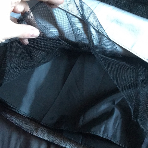 R&M Richards black and silver size 6 plunging neck sequins party dress. - Picture 4 of 10